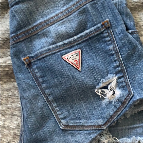 Guess denim shorts distressed - Picture 3 of 4